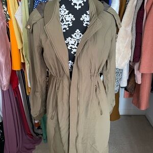 Elegant Women's Tan Trench Coat